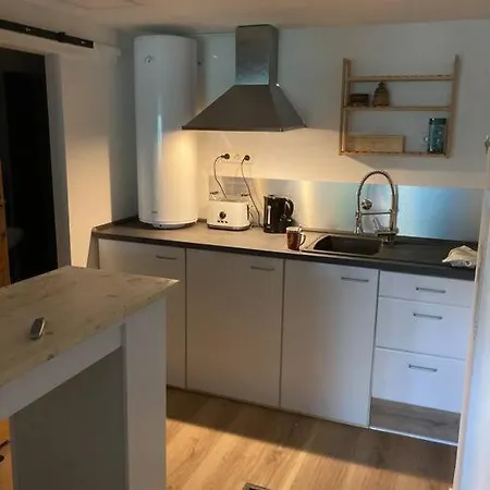 26 Qm Souterrain Nahe Koeln *